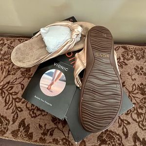 Vionic Pippa Rose Gold Flip Flop Sandals
